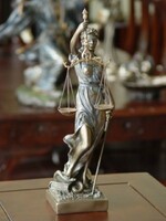 Justitia szobor (001)