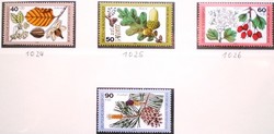 N1024-7 / Németország 1979 Népjólét : Erdei gyümölcsök és diófélék bélyegsor postatiszta négyestömb