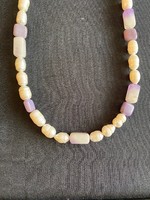 Új! !Édesvizi tenyésztett gyöngy és valódi ametisztek felhasználásával készült ,egyedi nyaklánc.