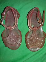 Old market Italian vinyl plastic sandals from the 1970s size 4 -1/2 as pictured