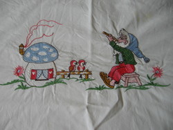 Dwarf fairy tale pattern embroidered pillowcase