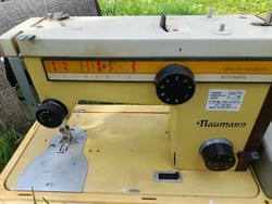 Portable naumann sewing machine