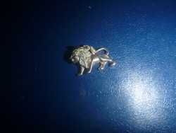 Silver lion pendant for sale!