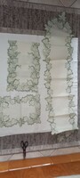 Green patterned table runner + 6 placemats. Brand new