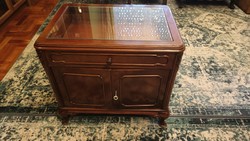 Neobaroque antique small chest of drawers (can be placed in a space)