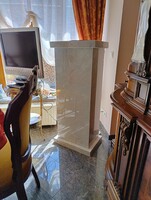 Marble pedestal (44x30x120)