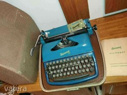 Rare baby blue rheinmetall kst typewriter qwertz