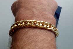 Gold-plated heavy chain bracelet stainless steel with thick 18k gold plating.
