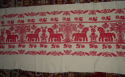 Table cloth embroidered on homemade linen, wall protector - beautiful handwork, not faded, worn. 175 Cm x54 c