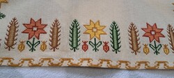 Tablecloth with cross-stitch embroidery (m4671)