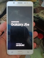 Samsung Galaxy okostelefon hibátlan műszaki állapotban egy repedése van alig látható képen fotózva