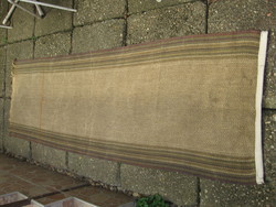 Retro woven running mat with drape