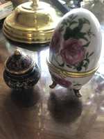 Porcelán tojás ékszertartó + kis görög de kor váza