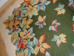 Leaf pattern scarf
