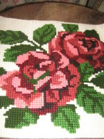 Beautiful decorative pillow with flower pattern sewn with suba embroidery, base new