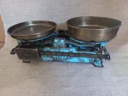 An old Matyó style kitchen scale with a copper pan on the side