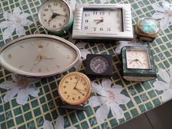 Hét darab vintage, retró asztali óra
