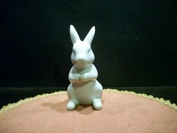 Clapping bunny figure 10 cm high