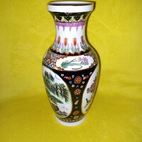 Gyönyörű, kínai porcelán asztali váza.