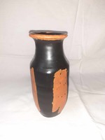 Gorka Lívia narancs-fekete színű kerámia váza