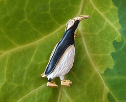 Penguin-shaped brooch metal badge