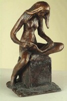 Borsos Miklós - Olvasó lány 22 x 10 x 12 cm bronz 1977