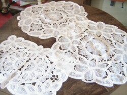 Charming sewn tulle lace tablecloth