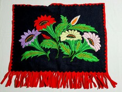 Old wall picture embroidered with a flower pattern on felt material, size on the picture