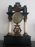 1880 körüli Alabástrom oszlopos Bidemeier kandaló óra