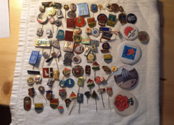 Old badges, approx. 100 in one