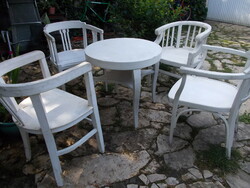 Antique thonet chairs with table