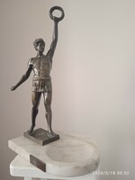 Bronze statue (the winner) with Róna's signature on a marble plinth with a plaque.