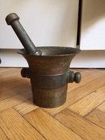 Small copper mortar with pestle (nb)