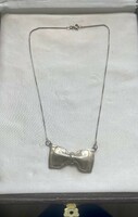 Silver bow necklace