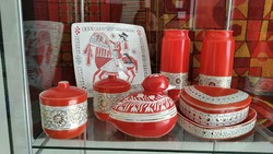 Piros-arany hollóházi porcelánok, kb. 1970-80