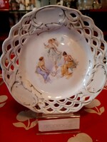 Decorative decorative plate with an openwork edge