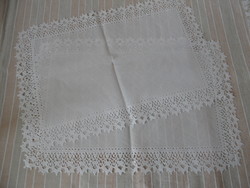 White plastic / washable placemats with lace edges (2 pcs. New)