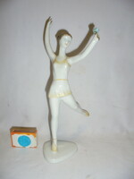 Ravenclaw gymnast girl figurine, nipp - damaged