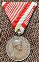 IV. Károly Vitézségi bronz kitüntetés .