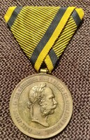 Ferenc József Hadiérem 1873 December 2 . kitüntetés Eredeti szalagon .2024