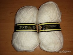 White yarn 2 * 50 g