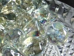 Glass pearl gravel package
