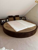 Round bed