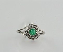 Gold ring with emerald diamonds. With certificate