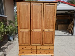 The stained Ikea wardrobe shown in the pictures is for sale. Preserved, in good condition. Breakout and scratch free.