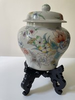 Large Chinese vase with lid