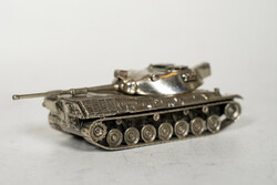 Ezüst miniatűr tank figura