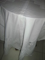 Beautiful hand-crocheted snow-white rose rounded tablecloth