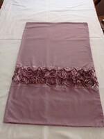 Különleges párnahuzat,  textil rózsákkal díszítve, 49 x 75 cm