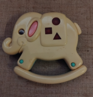RETRO JELZETT CHICCO ELEFÁNT ALAKÚ CSÖRGŐS ZENÉLŐS RÁGÓKA